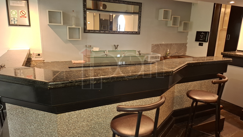 Krnjevo&comma; prodaje se uhodani caffe bar sa inventarom