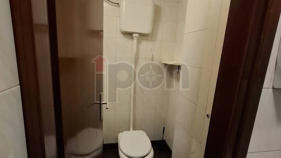 Krnjevo&comma; prodaje se uhodani caffe bar sa inventarom