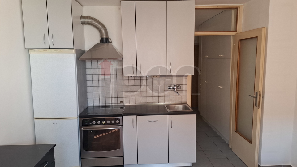 Podurvice, prodaja garsonjere