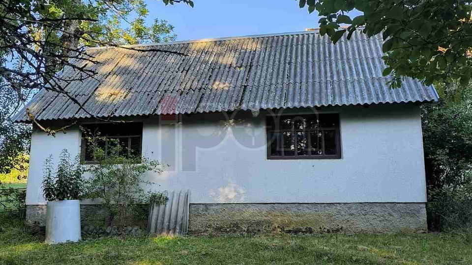 Ravna Gora, goranska kuća sa velikom okućnicom, krasno prirodno okruženje!