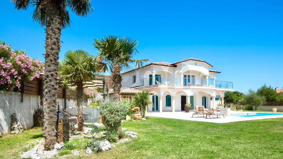 House, 350 m2, For Sale, Labin