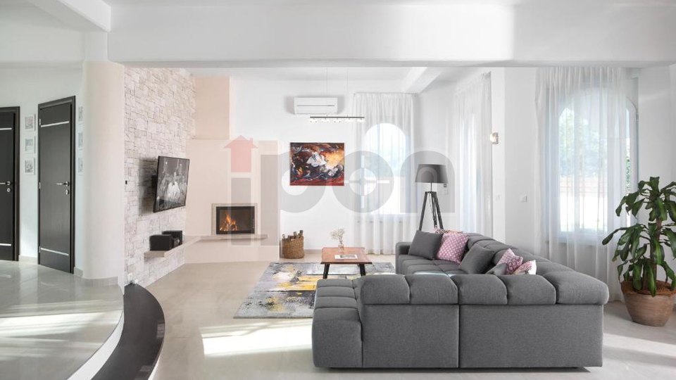 House, 350 m2, For Sale, Labin