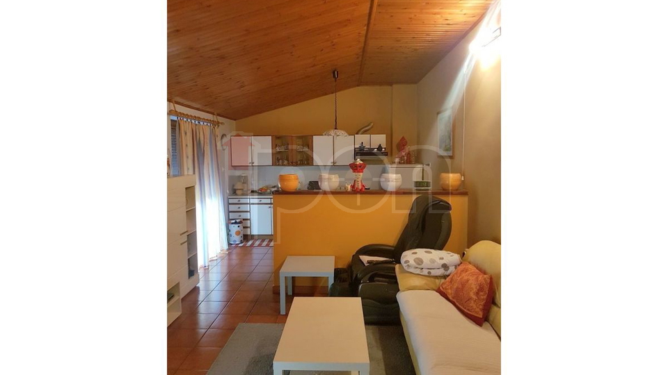 Poreč, okolica, dvojna obiteljska kuća + zasebni apartman, na prodaju!