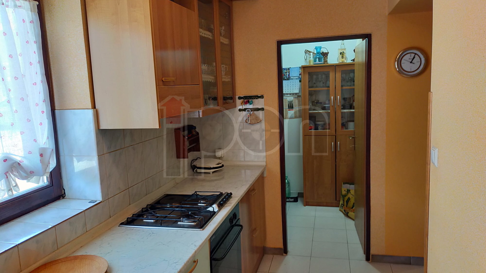 Otok Krk, Baška, Jurandvor -  lijep, komforan apartman sa okućnicom, prodaja, SNIŽENA CIJENA!