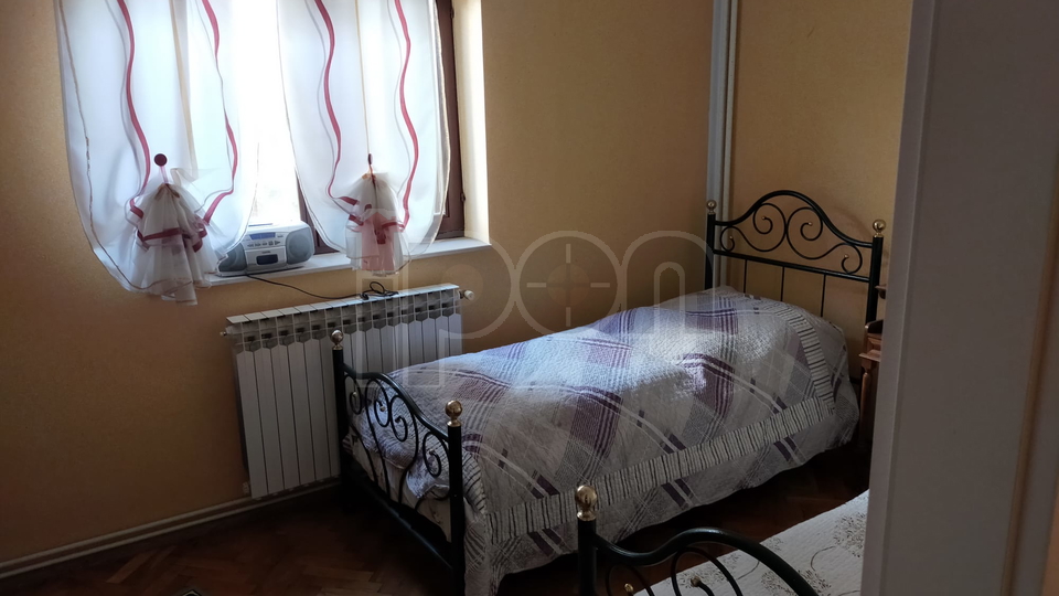 Otok Krk, Baška, Jurandvor -  lijep, komforan apartman sa okućnicom, prodaja, SNIŽENA CIJENA!