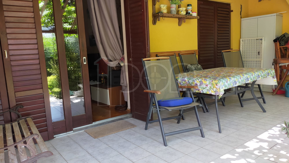 Otok Krk, Baška, Jurandvor -  lijep, komforan apartman sa okućnicom, prodaja, SNIŽENA CIJENA!