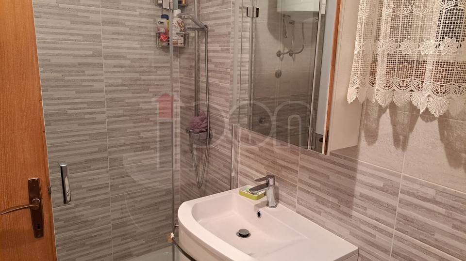 Otok Krk, Baška, Jurandvor -  lijep, komforan apartman sa okućnicom, prodaja, SNIŽENA CIJENA!