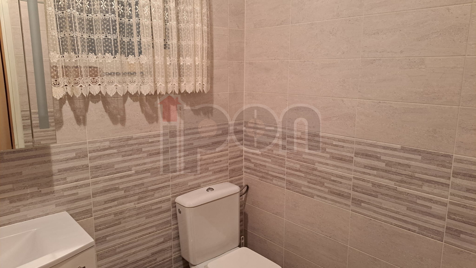 Otok Krk, Baška, Jurandvor -  lijep, komforan apartman sa okućnicom, prodaja, SNIŽENA CIJENA!