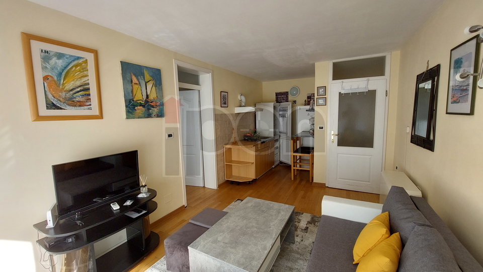 Ičići, lijepi apartman u neposrednoj blizini javne plaže i šetnice, iznajmljujemo!