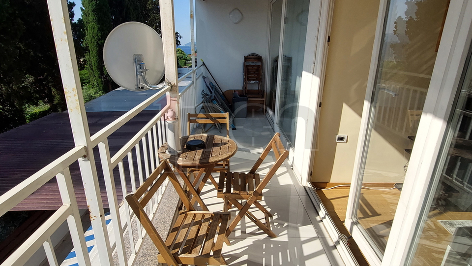 Ičići, lijepi apartman u neposrednoj blizini javne plaže i šetnice, iznajmljujemo!