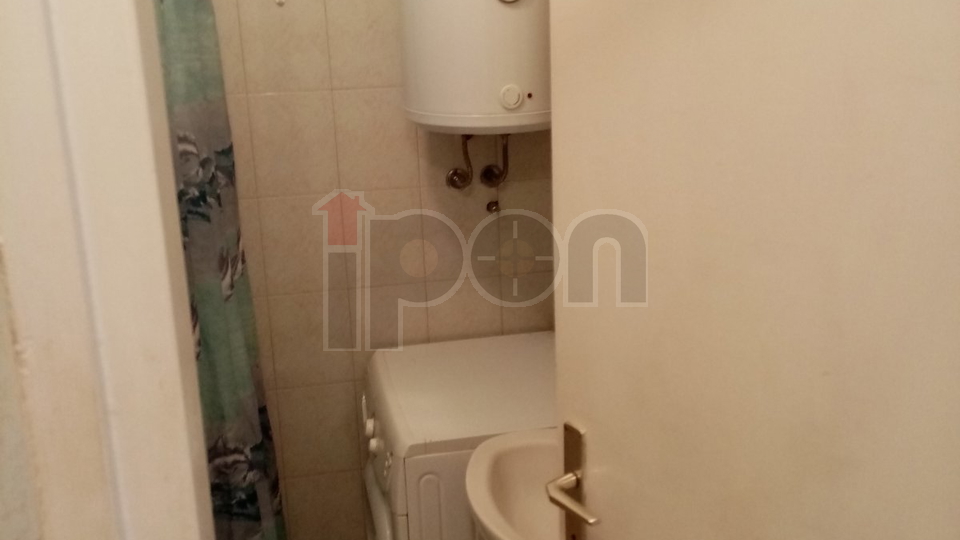 Zamet, garsonjera na dobroj lokaciji