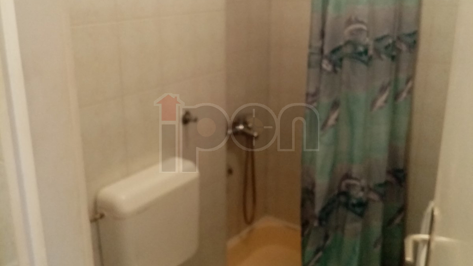 Zamet, garsonjera na dobroj lokaciji