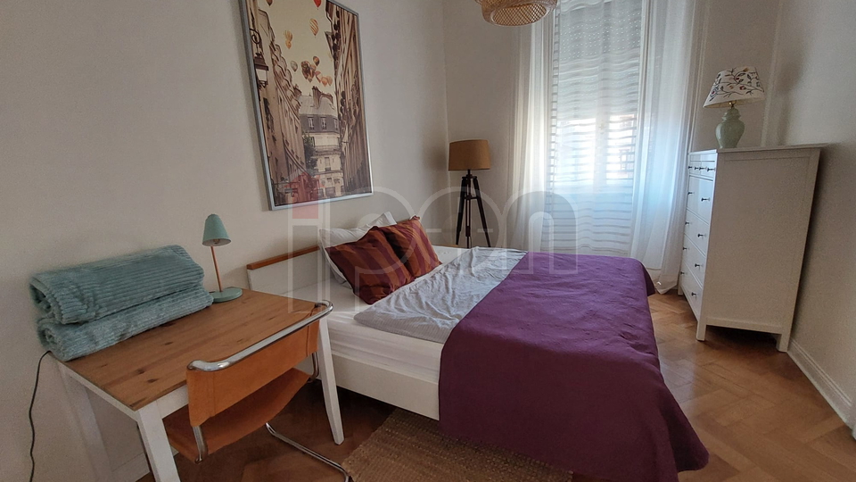 Rijeka-Centar, uređeni gospodski stan sa balkonom i pogledom na more!