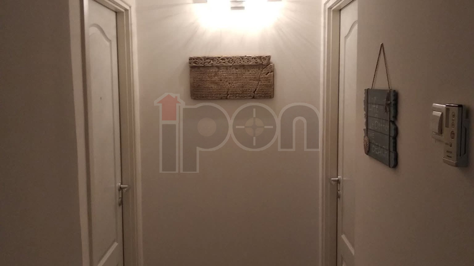 Krnjevo, manji dvosobni stan površine 36 m2 na 1. katu