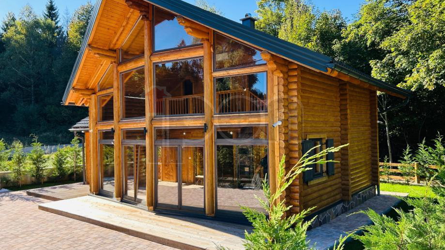 Fu&zcaron;ine&comma; atraktivna nova drvena ku&cacute;a