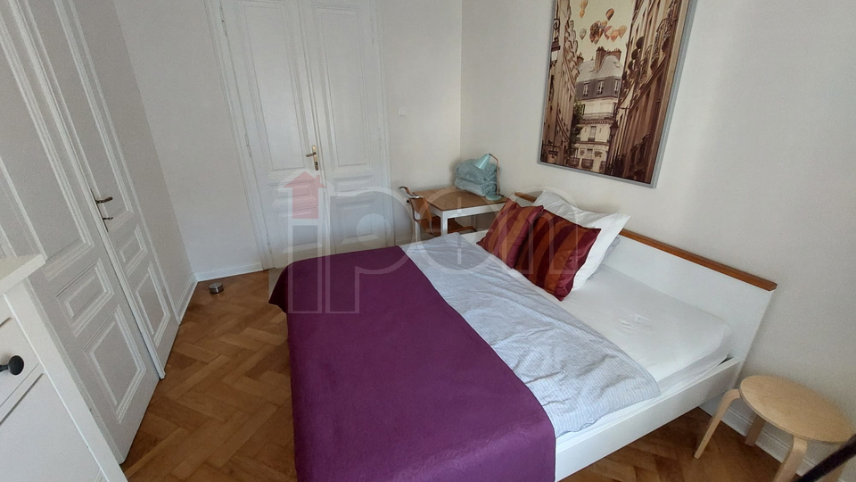 Rijeka-Centar, uređeni gospodski stan sa balkonom i pogledom na more!