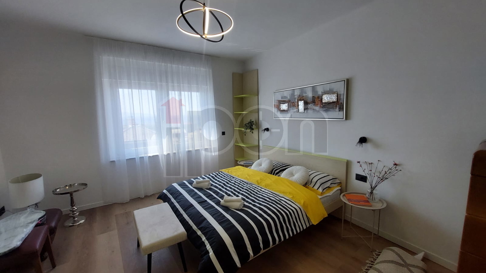 Rijeka, Centar, novouređeni stan sa fantastičnim pogledom u zgradi sa liftom!