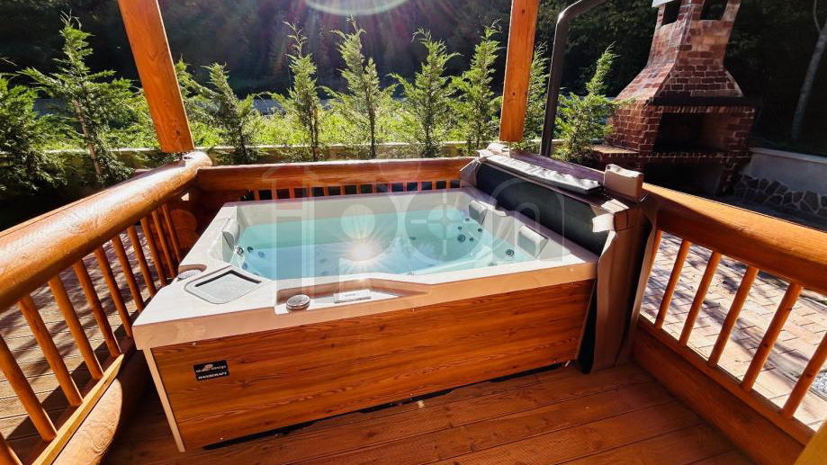 Fu&zcaron;ine&comma; atraktivna nova drvena ku&cacute;a