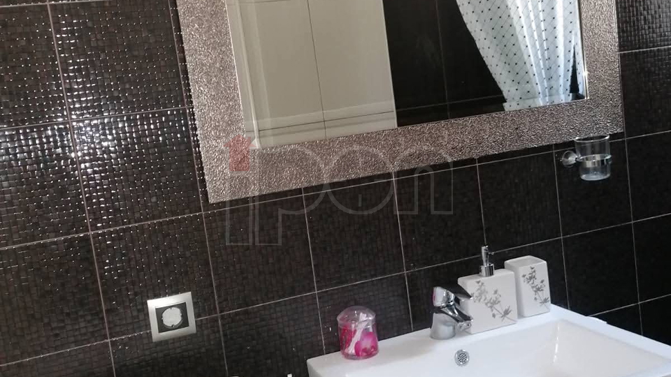 Krnjevo, manji dvosobni stan površine 36 m2 na 1. katu