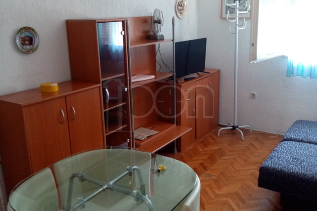 Zamet, garsonjera na dobroj lokaciji