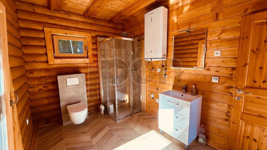 Fu&zcaron;ine&comma; atraktivna nova drvena ku&cacute;a