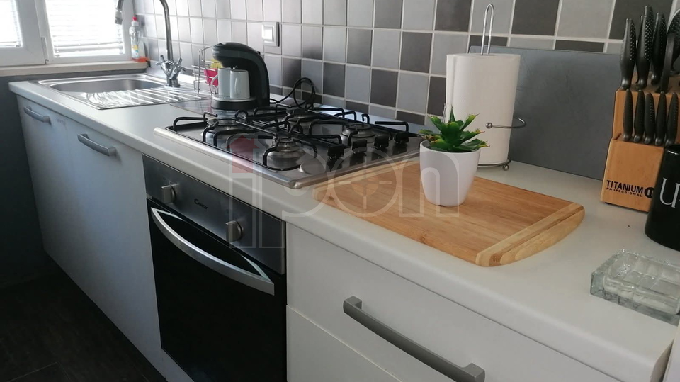 Krnjevo, manji dvosobni stan površine 36 m2 na 1. katu