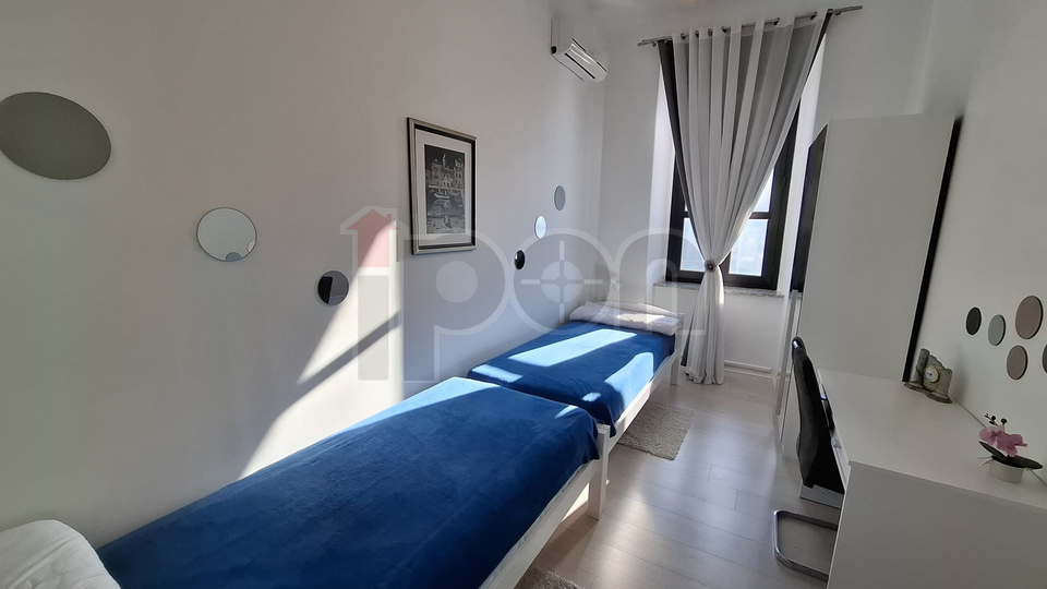 Rijeka, Centar, moderno uređeni stan za najam, niži kat, dobra lokacija!