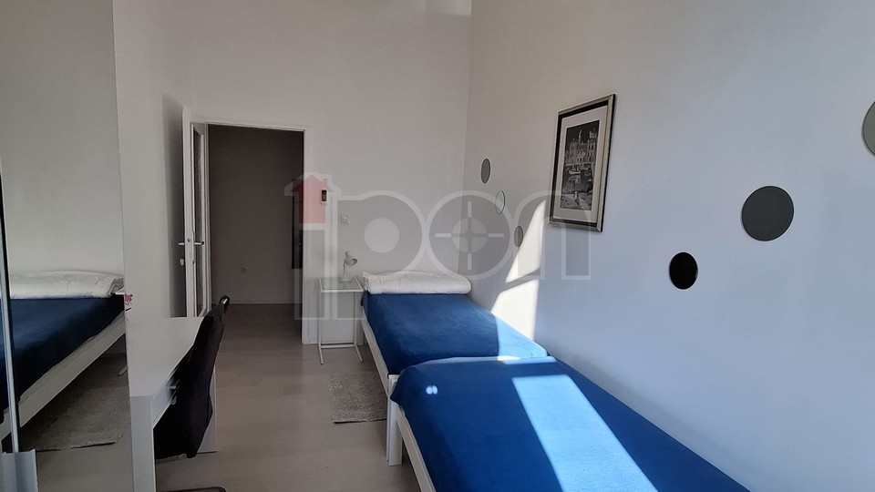 Rijeka, Centar, moderno uređeni stan za najam, niži kat, dobra lokacija!