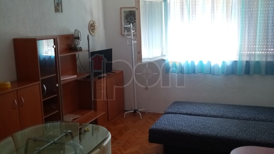 Zamet, garsonjera na dobroj lokaciji