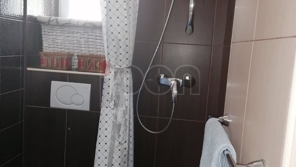 Krnjevo, manji dvosobni stan površine 36 m2 na 1. katu