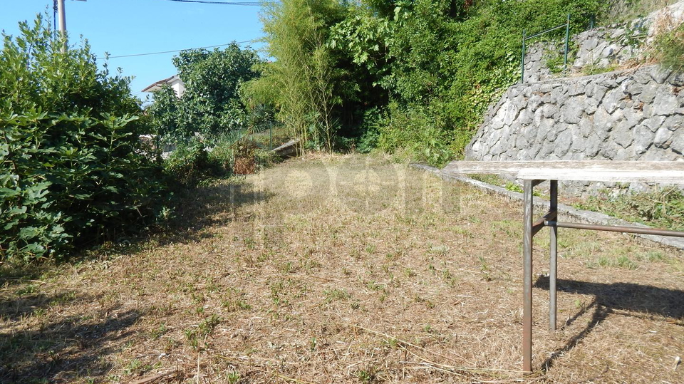 Opatija, okolica, uređena kuća s velikom okućnicom i panoramskim pogledom!