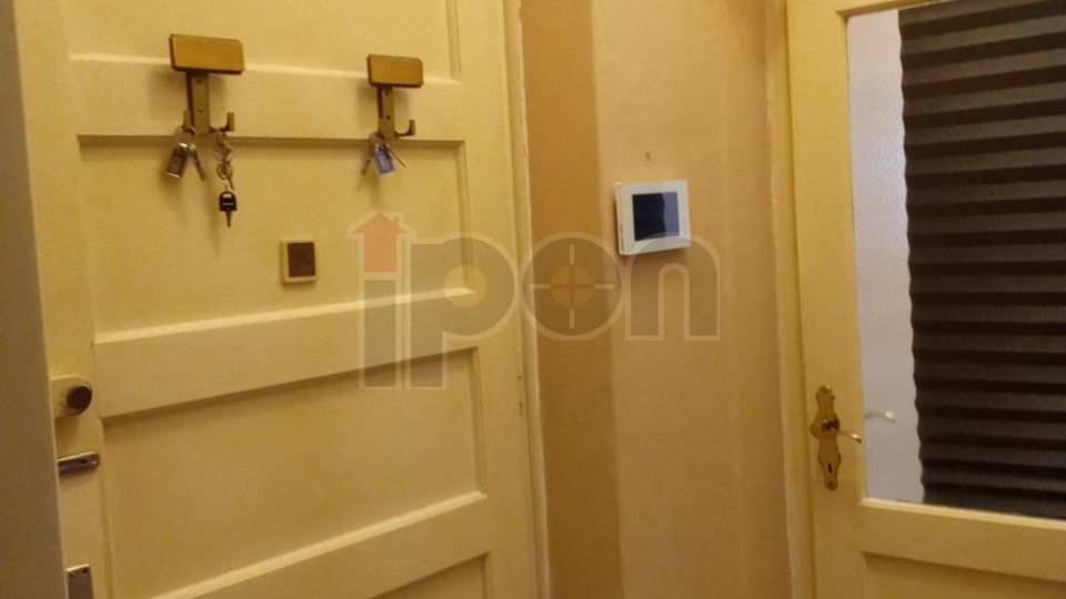 Rijeka&comma; Pe&cacute;ine&comma; jednosobni stan na dobroj lokaciji&comma; iznajmljujemo studentima&excl;