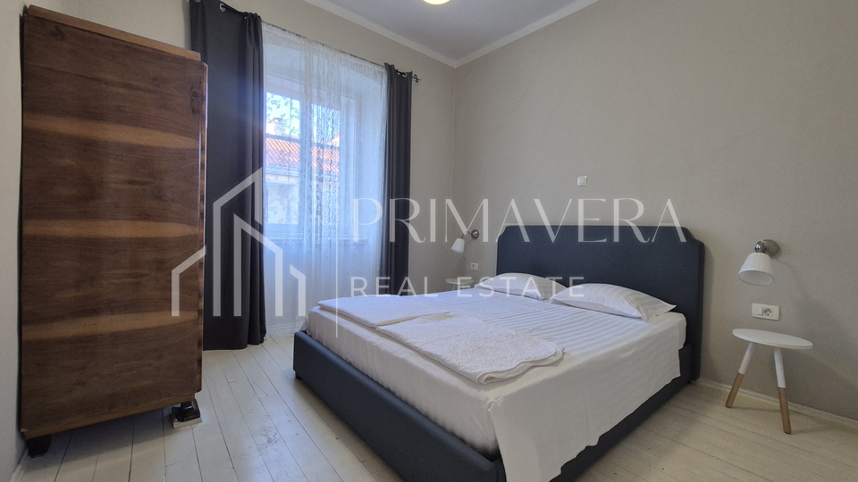 Poluotok, a charming two bedroom apartment, completely furnished, 67 m2