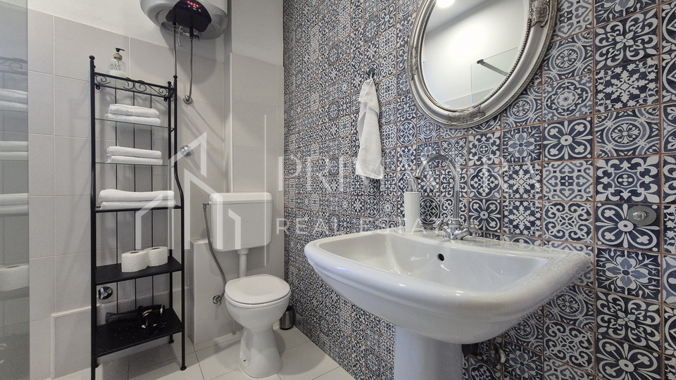 Poluotok, a charming two bedroom apartment, completely furnished, 67 m2