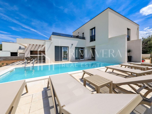 Rovanjska, a beautiful new villa first row to the sea