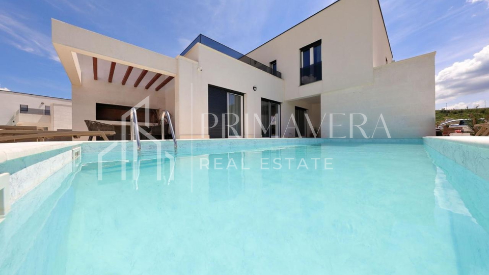 Rovanjska, a beautiful new villa first row to the sea