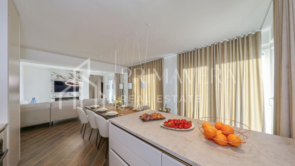 Rovanjska, a beautiful new villa first row to the sea