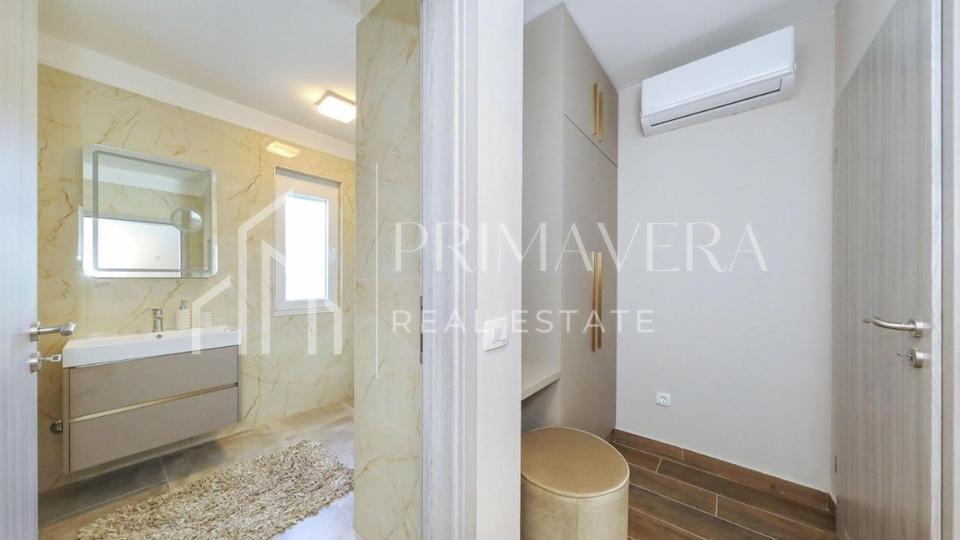 Rovanjska, a beautiful new villa first row to the sea