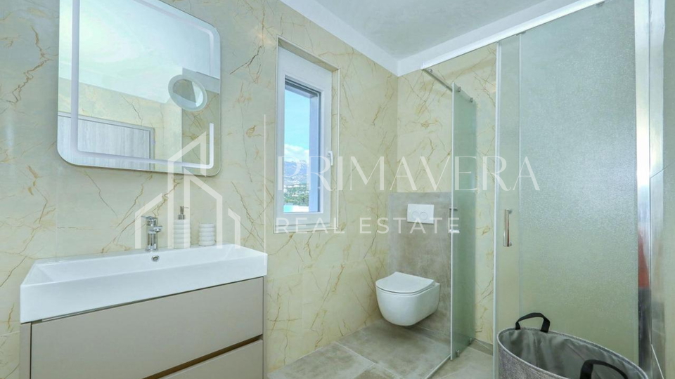 Rovanjska, a beautiful new villa first row to the sea