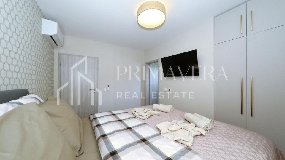 Rovanjska, a beautiful new villa first row to the sea