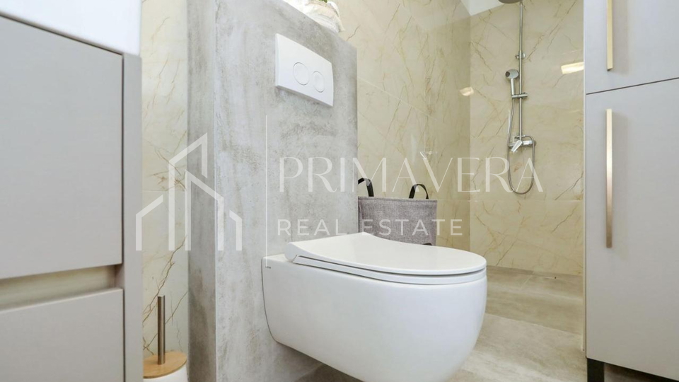 Rovanjska, a beautiful new villa first row to the sea