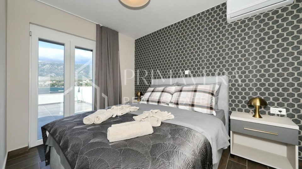 Rovanjska, a beautiful new villa first row to the sea