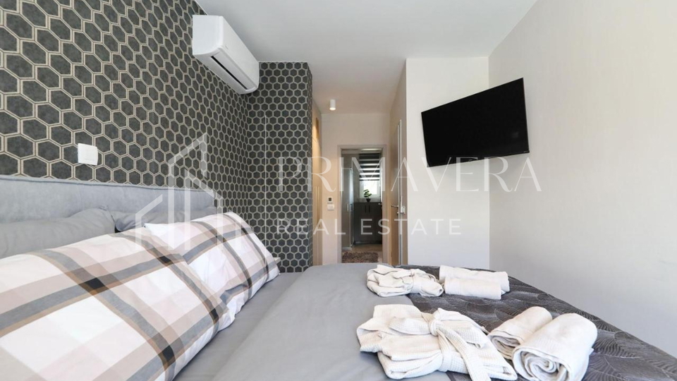 Rovanjska, a beautiful new villa first row to the sea