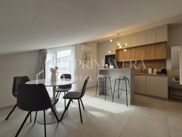 Zaton, četiri luksuzno opremljena apartmana, 100 m od mora