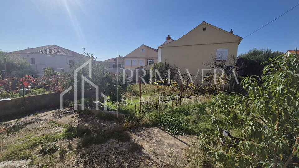 Posedarje, a family house in the city center, only 150 m from the sea