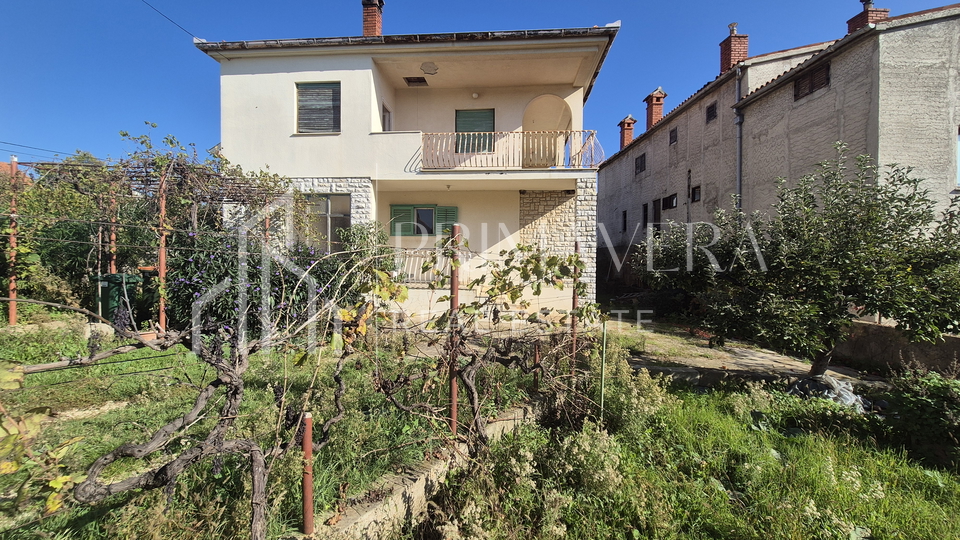 Posedarje, a family house in the city center, only 150 m from the sea