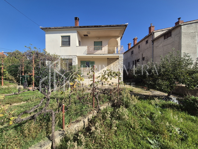 Posedarje, a family house in the city center, only 150 m from the sea