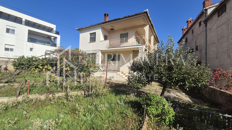 Posedarje, a family house in the city center, only 150 m from the sea