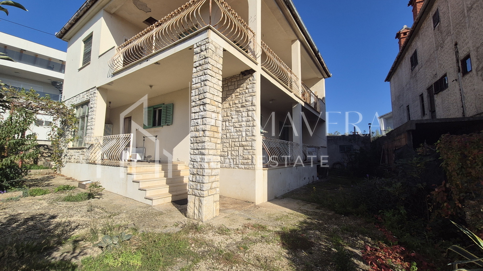 Posedarje, a family house in the city center, only 150 m from the sea