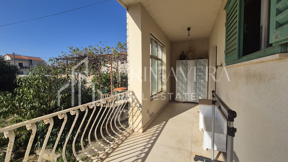 Posedarje, a family house in the city center, only 150 m from the sea